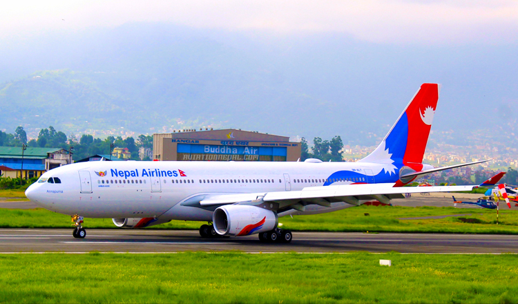 स्वदेश फर्कन विमानस्थल पुगेका २३६ कामदार नलिई फर्कियो नेपाल एयरलाइन्सको जहाज, श्रमिक एयरपोर्टमै अलपत्र