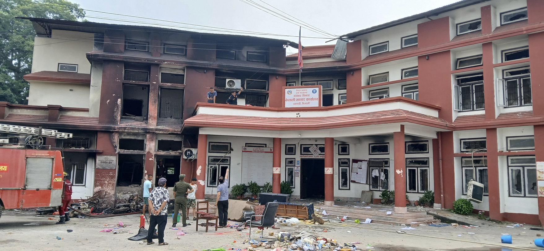 कैलालीका अर्बौँका सरकारी संरचना ध्वस्त भए