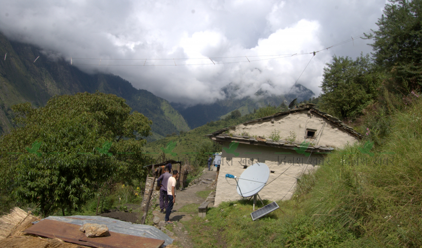 बझाङमा सिमा सुरक्षा गर्ने प्रहरी नै भोकभोकै, गाउँलेसँग पैचो मागेर गुजारा